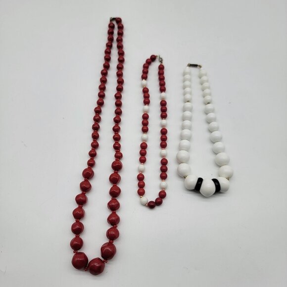 Unbranded Jewelry - LOT OF 3 SINGLE‎ STRAND BEADED NECKLACES MULTI COLORED BEADS